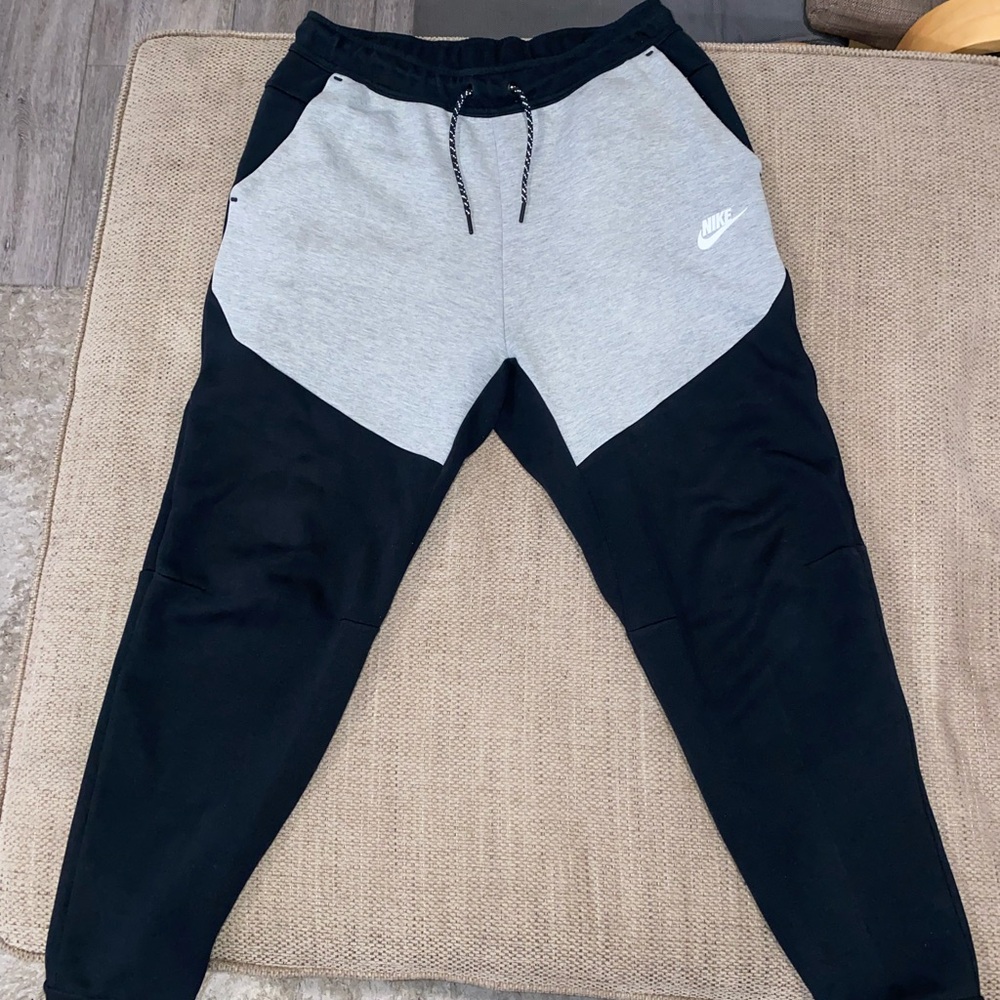 Nike tech fleece joggers